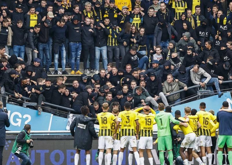 [VIDEO] U Nizozemskoj se urušila tribina s navijačima, s igračima su slavili pobjedu...