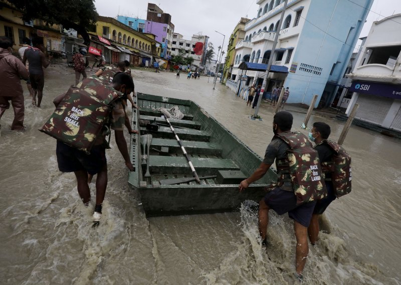 Najmanje 35 mrtvih u odronima i poplavama u indijskoj Kerali