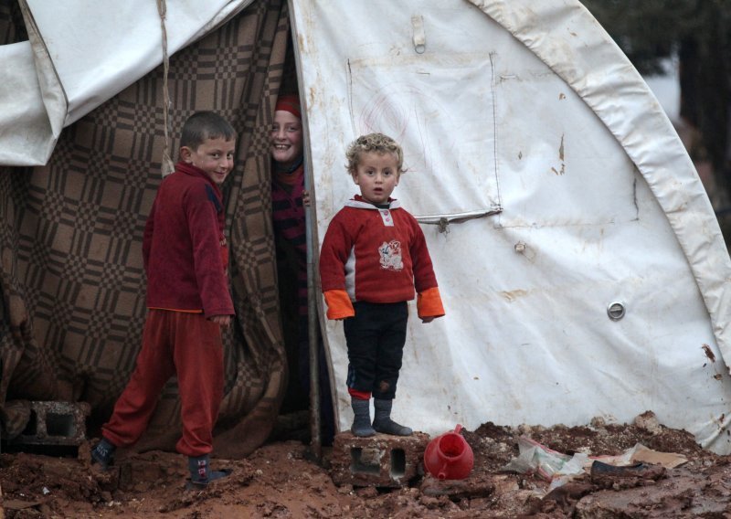 Sirijski civili bježe pred borbama