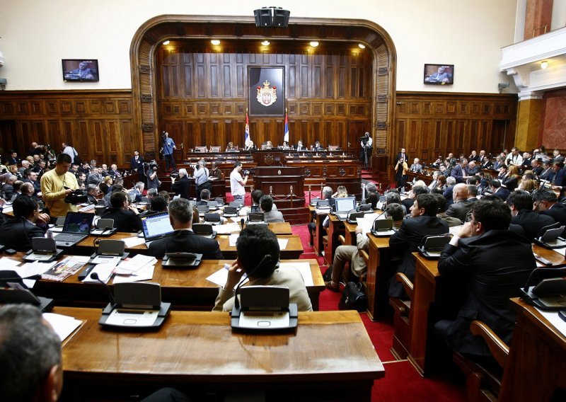 Srbijanski parlament raspravlja o zločinima nad Srbima