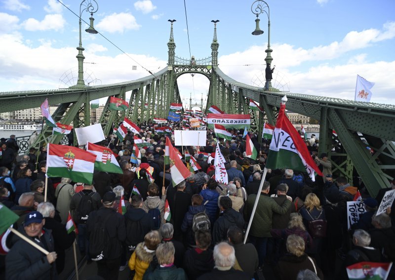 Zahuktava se izborna utrka u Mađarskoj; Vlada i oporba održavaju skupove u Budimpešti