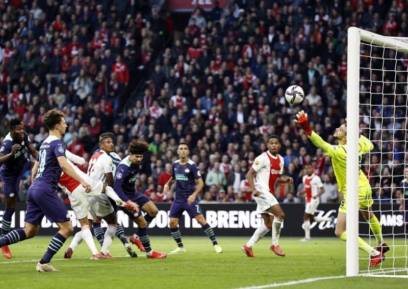 Ajax kao Liverpool; 'kopljanici' su najvećeg rivala iz Amsterdama ispratili 'petardom' u mreži