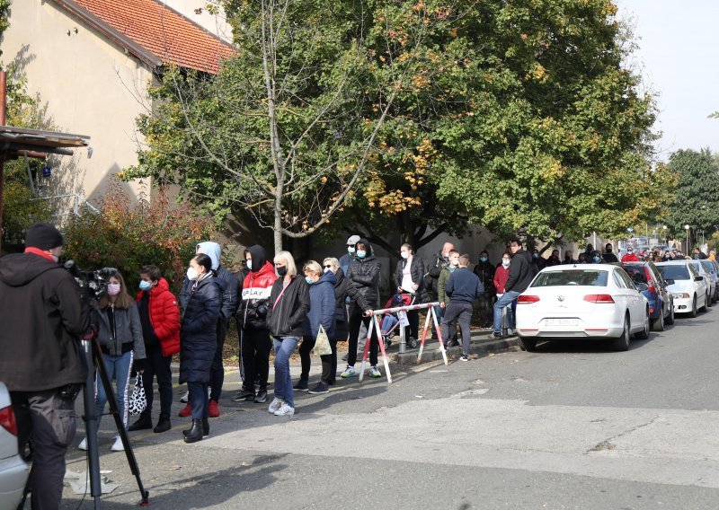[FOTO] U Vinogradskoj gužva zbog testiranja, testirano više od 400 ljudi