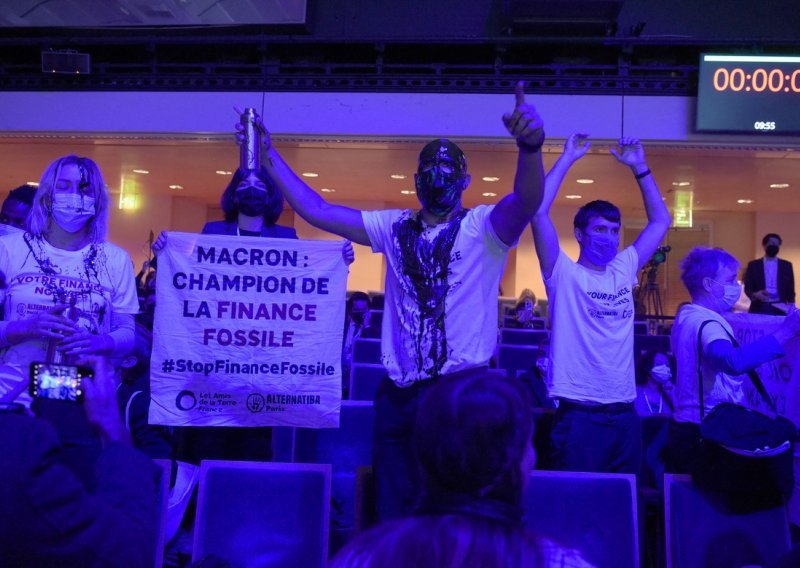 Ekološki aktivisti prekinuli Klimatski financijski dan u Parizu