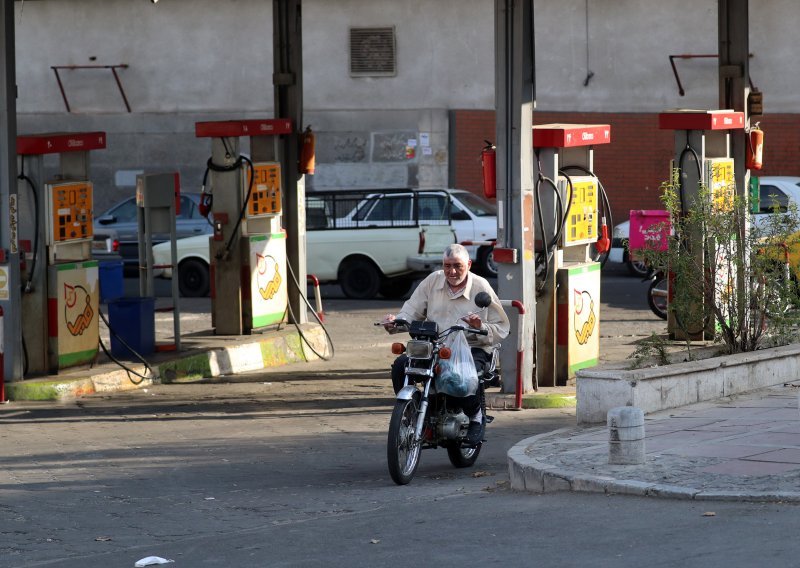 [FOTO] Hakeri napali sustav za distribuciju goriva u Iranu; benzinske crpke ne rade