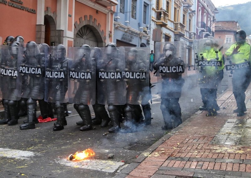 [FOTO] Rastu cijene goriva: Tisuće Ekvadoraca na ulicama u sukobu s policijom