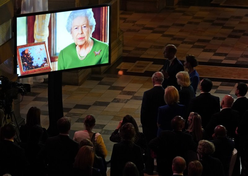 I britanska kraljica Elizabeta II. na samitu o klimi i budućnosti planeta, no samo na ekranu