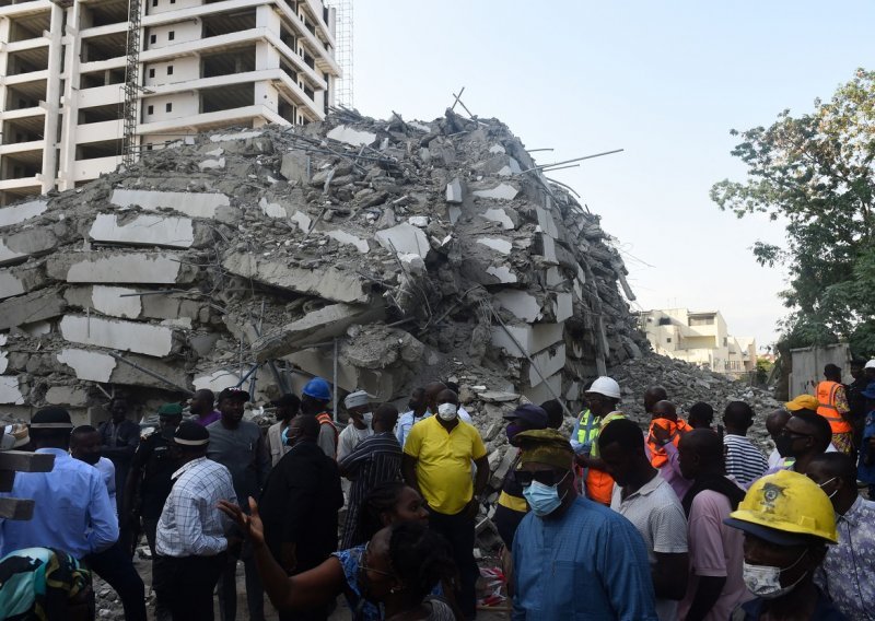 [FOTO] U urušavanju stambenog nebodera u Nigeriji najmanje šest poginulih