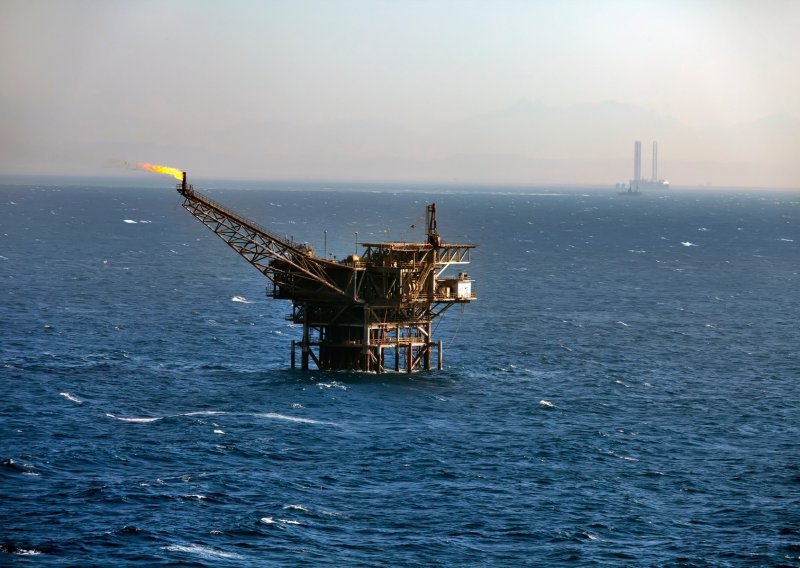 Cijene nafte pale četvrti tjedan zaredom, više od 4 posto