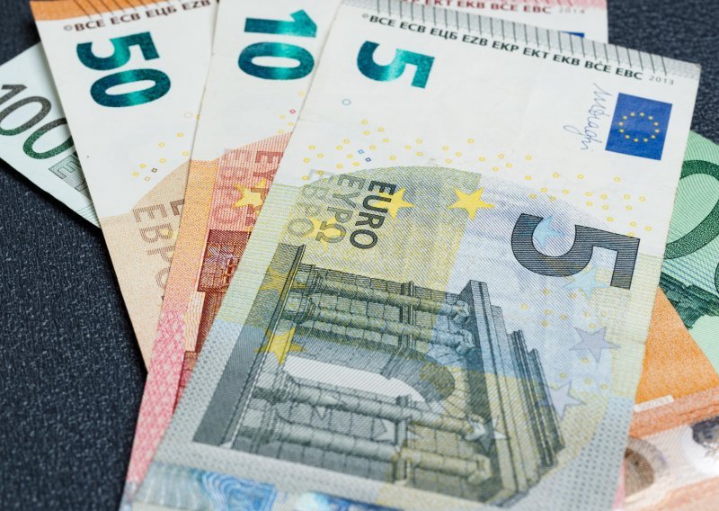 Nova češka vlada neće uvesti euro: Trebali bismo ga uvesti samo kad to bude povoljno za Češku