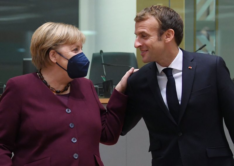 Merkel putuje u oproštajni posjet Francuskoj
