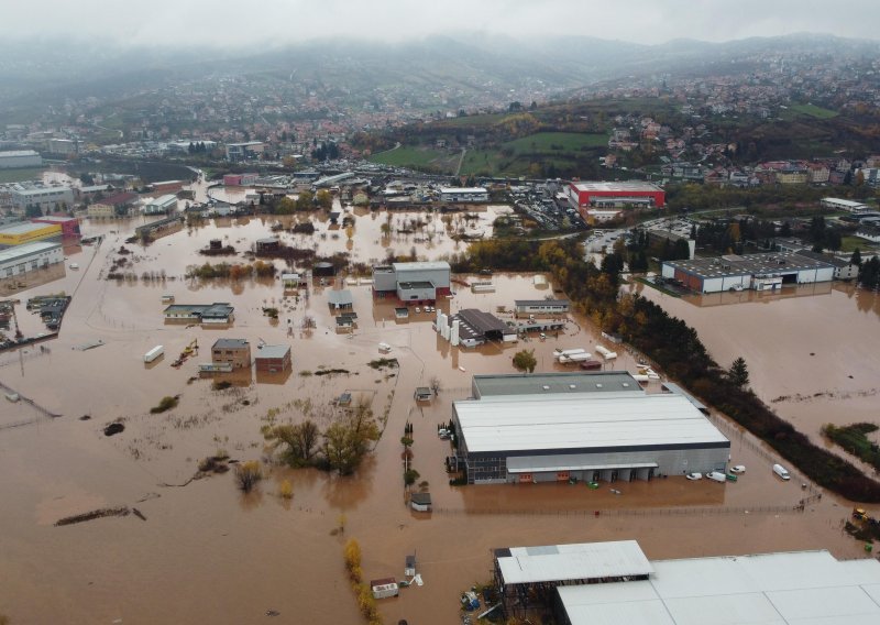 [FOTO/VIDEO] Borba s poplavom u BiH se nastavlja. Pogledajte kako izgleda Sarajevo nakon nezabilježene bujice