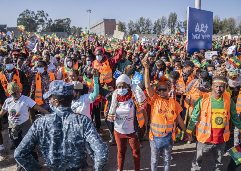 [FOTO] Stotine tisuća na ulicama gradova Etiopije u prosvjedu protiv pobunjenika iz Tigraja