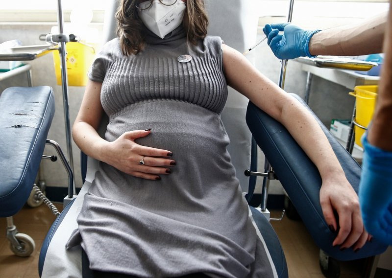 Sve na jednom mjestu: Skupina hrvatskih liječnika objavila veliki vodič o cijepljenju u trudnoći