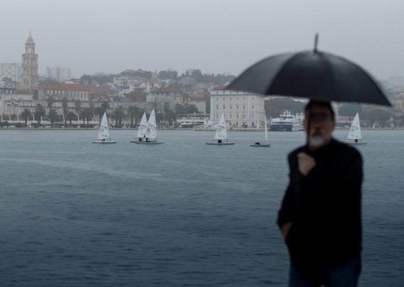 Meterolozi upozoravaju na obilnu kišu u Dalmaciji, a za Velebitski kanal i Kvarner upaljen i meteoalarm zbog bure