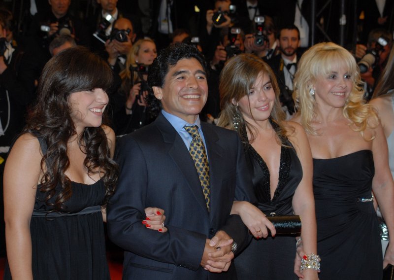 Diego Maradona je ostavio čak 86 milijuna eura dugova, a njegovi su se nasljednici sad odlučili na očajnički potez kako bi izbjegli propast
