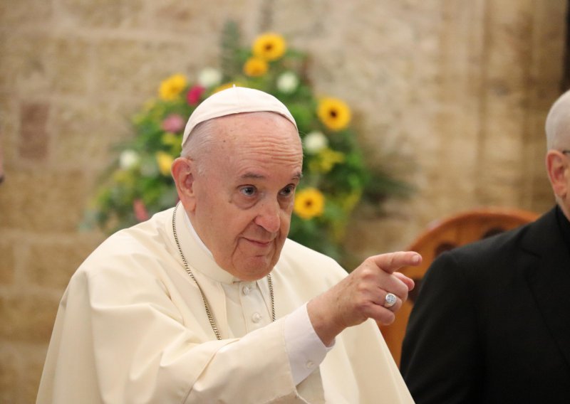 Papa prihvatio ostavku pariškog nadbiskupa