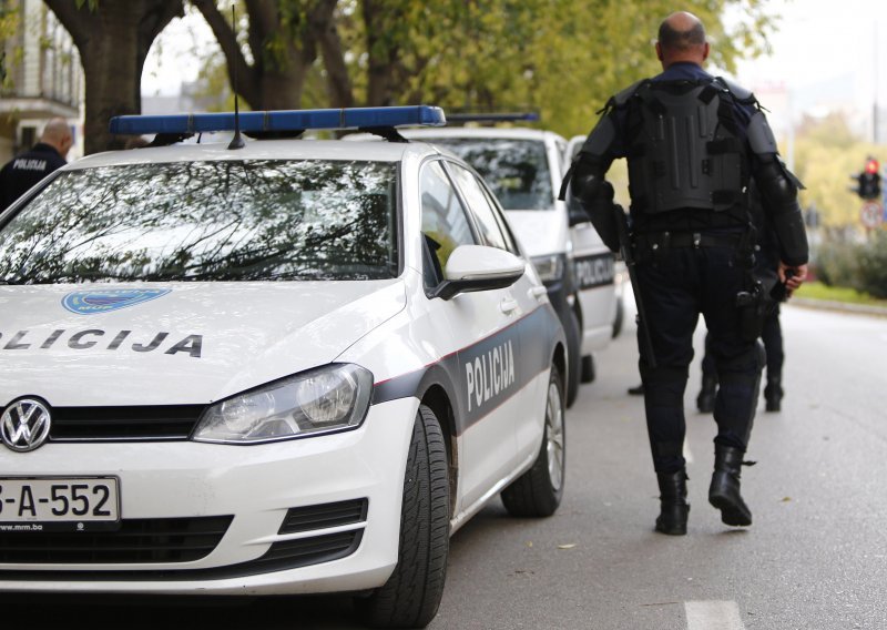 U Mostaru uhićeno više huligana, jedan mladić i dalje životno ugrožen
