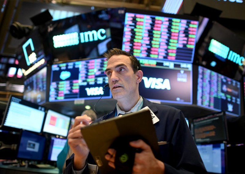 Wall Street pao uoči sjednice Feda, zabrinjava omikron