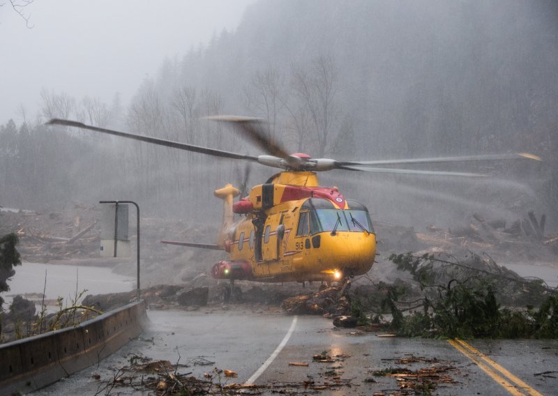 British Columbia razmatra izvanredno stanje zbog poplava; nekoliko gradova odsječeno, prijeti im nestašica hrane