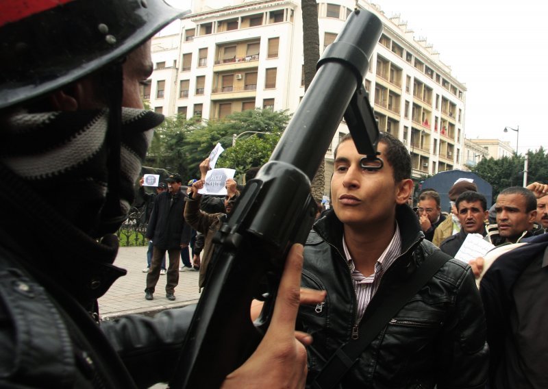 Sukobi prosvjednika i policije u Tunisu