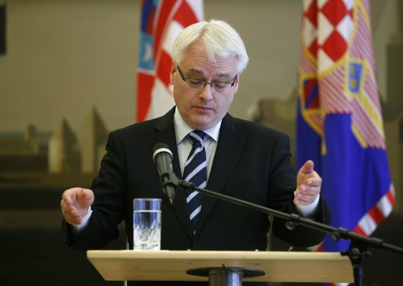 Josipović žestoko 'oprao' Gredelja