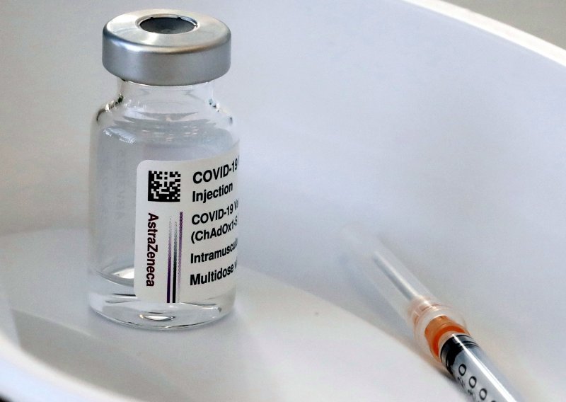 AstraZeneca planira proizvesti ciljano cjepivo za omikron soj koronavirusa