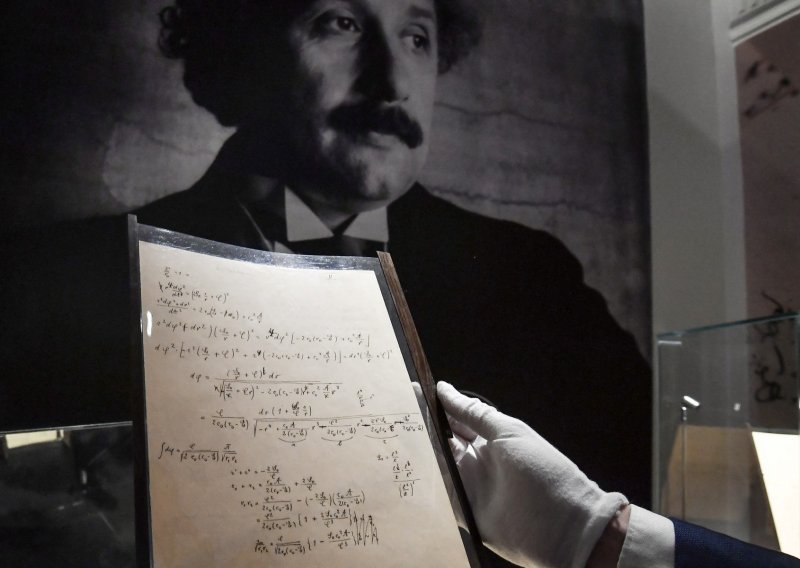 Einsteinov rukopis o općoj teoriji relativnosti, procijenjen između 2 i 3 milijuna eura, prodan za 11,6 milijuna eura