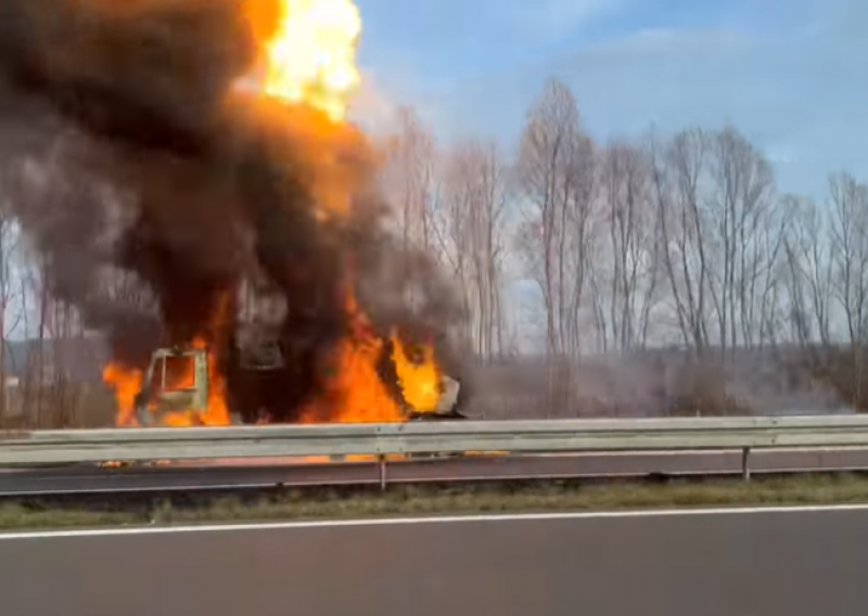 [FOTO/VIDEO] Strava na autocesti prema Mađarskoj: Cisterna u plamenu, promet obustavljen. Evo što se dogodilo