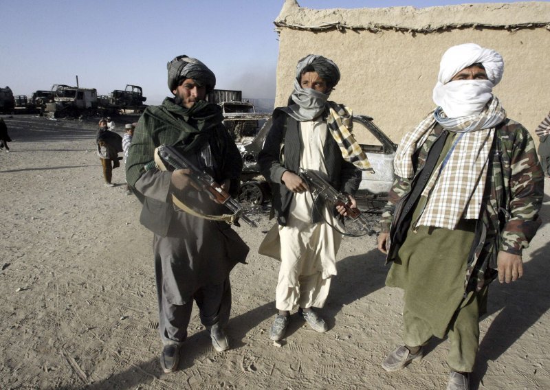 Talibani ubili policajce i niječu pregovore