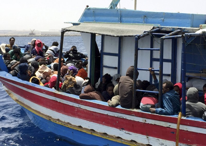 Blizu libijske obale spašeno više od 2.000 migranata