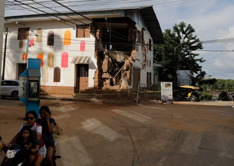 U potresu jakosti 7,5 srušeno 75 kuća; nema dojava o žrtvama