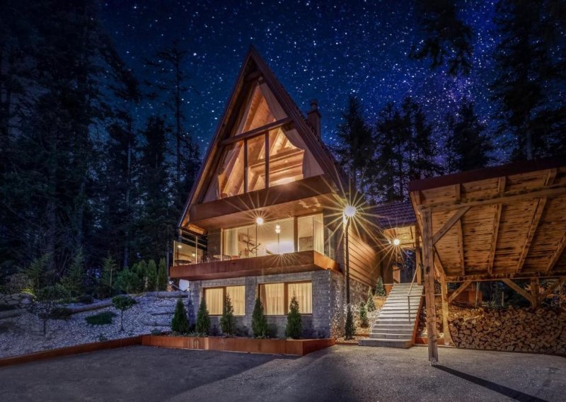 [FOTO] Pogledajte ove fantastične planinske kuće sa saunom i hidromasažnom kadom, savršene za doček Nove godine