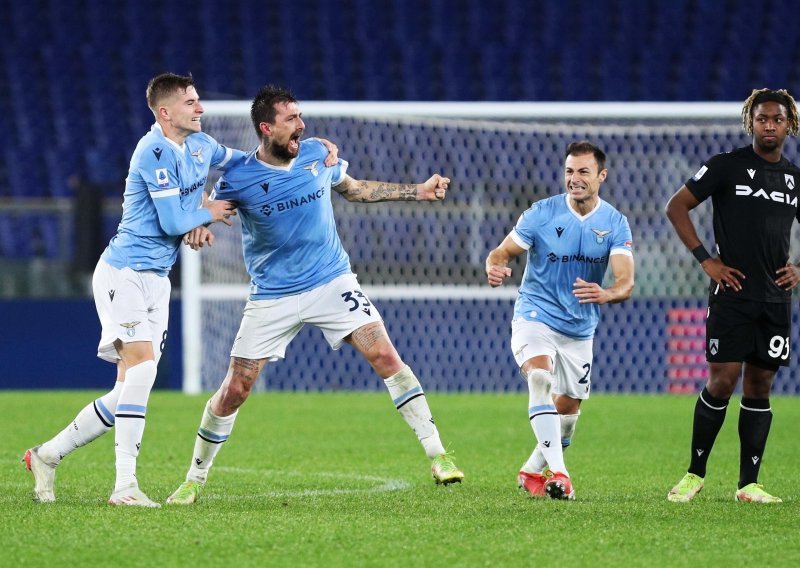 Golijada u Rimu; Lazio uz asistenciju Tome Bašića od 1:3 do preokreta, ali u devetoj minuti sudačke nadoknade ostao bez pobjede