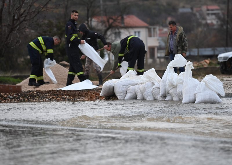 Načelnik poplavljenog Dicma: 'Prije tri mjeseca upozorio sam na ovo Hrvatske vode! U zadnjih sto godina nismo doživjeli nešto ovakvo'