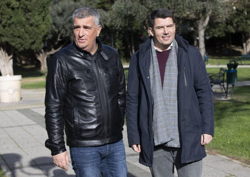 Bulj i Grmoja u Splitu pozvali na referendum: HDZ-ov ministar Pavić  rekao je da ​covid​ potvrde služe treniranju ljudi