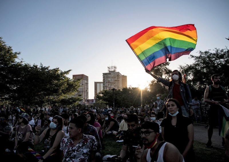 Čile: Pinera potpisao povijesni zakon o istospolnim brakovima
