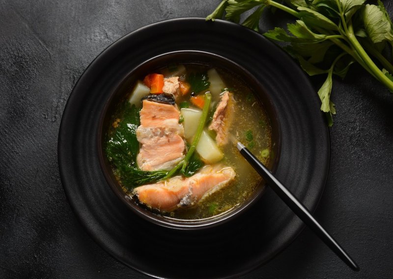 Recept koji trebate imati: Ova juha od ribe i plodova mora osvaja bogatim okusom