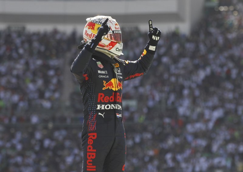 [FOTO] Nije moglo dramatičnije, zadnji krug zadnje utrke sezone odlučivao o naslovu svjetskog prvaka u Formuli 1; prvi za Maxa Verstappena
