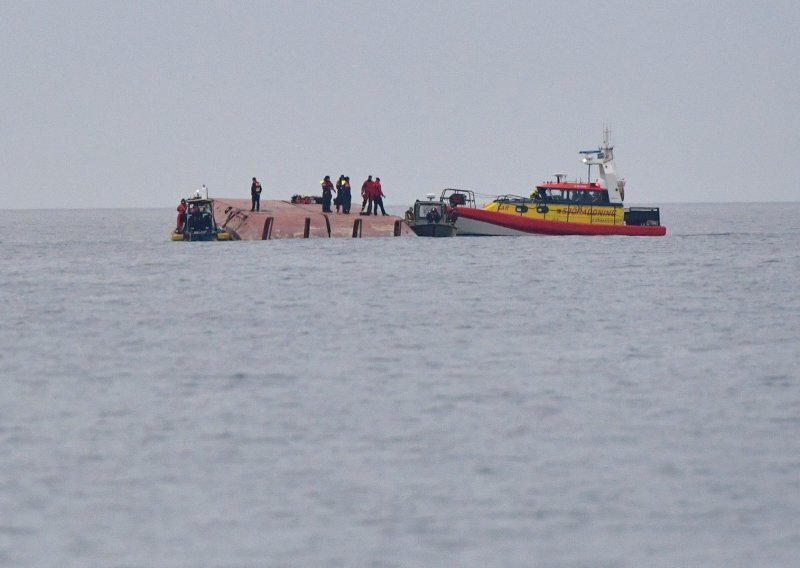 CNN javlja da su zbog sudara dvaju brodova na Baltiku uhićeni hrvatski i britanski pomorac; sumnja se da je nesreći kumovao alkohol