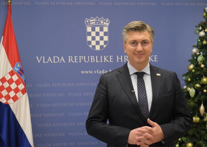 [VIDEO] Plenković čestitao Božić, pozvao na cijepljenje i zaželio što manje polarizacije