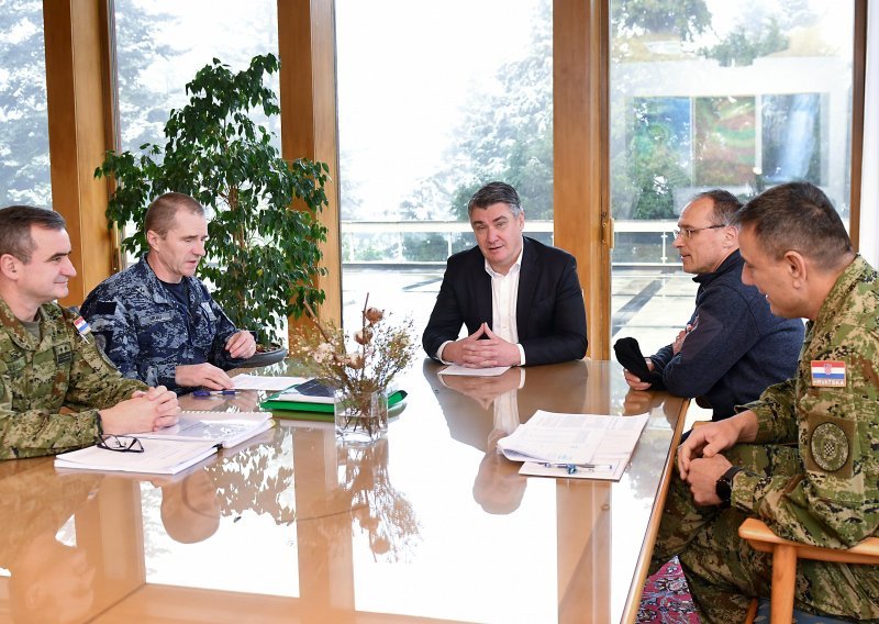 Milanović primio vojni vrh na Pantovčaku; razgovarali o nabavci borbenih vozila Bradley