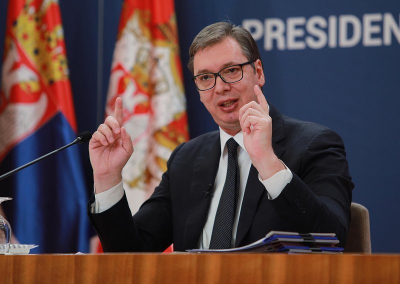 [VIDEO] Vučić: Ja bih sad kroz prozor skočio