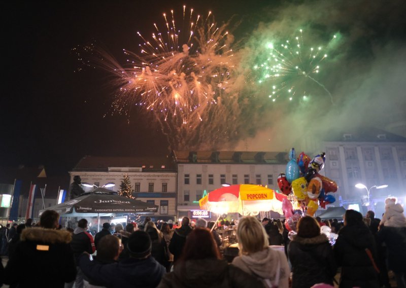 [FOTO/VIDEO] Pogledajte kako je diljem Hrvatske dočekana Nova godina