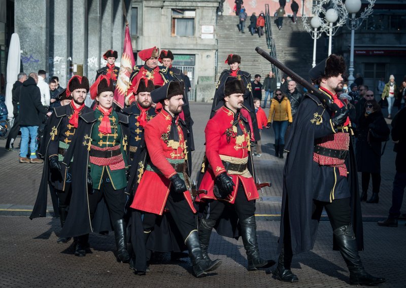 [FOTO] U Zagrebu održana tradicionalna novogodišnja Smjena straže Kravat pukovnije