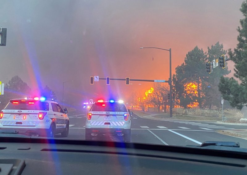 Požar poharao Colorado; uništeno tisuću kuća, tri osobe nestale