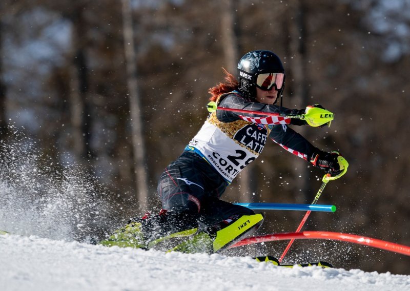[FOTO] Leona Popović u uvjetima na rubu regularnosti - odlična; druge dvije hrvatske skijašice bez druge vožnje na toplom i vjetrovitom Sljemenu