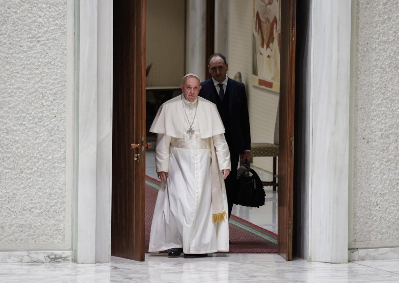 Papa Franjo: Širenje lažnih vijesti o covidu kršenje je ljudskih prava
