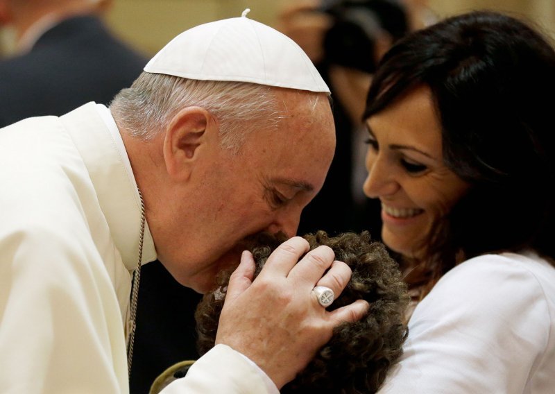 Papa Franjo sastao se sa žrtvama pedofilije