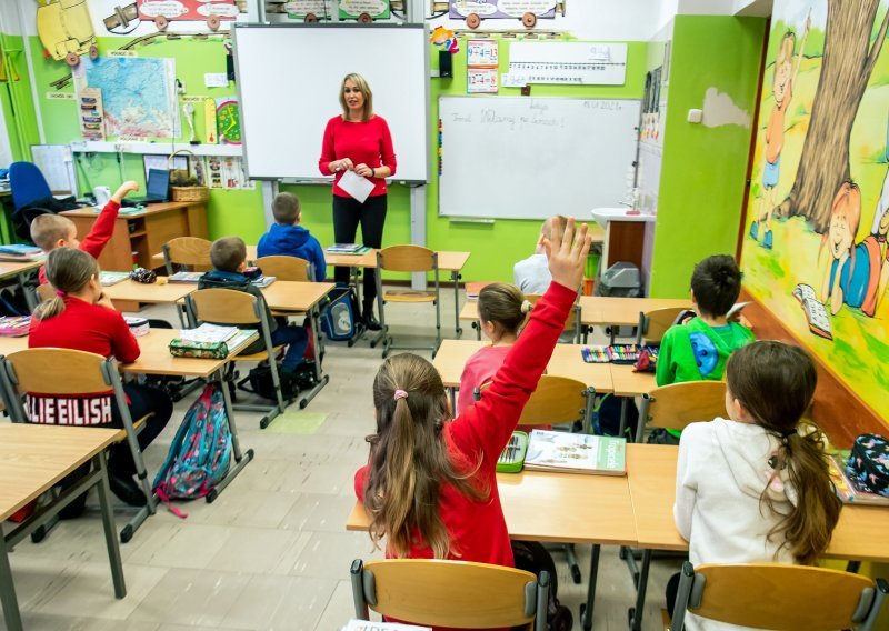 Poljska uvodi tzv. školske nadzornike, blokirat će svaki program koji je 'prijetnja dječjem moralu'